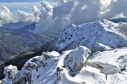 53 Salgo seguendo il filo di cresta